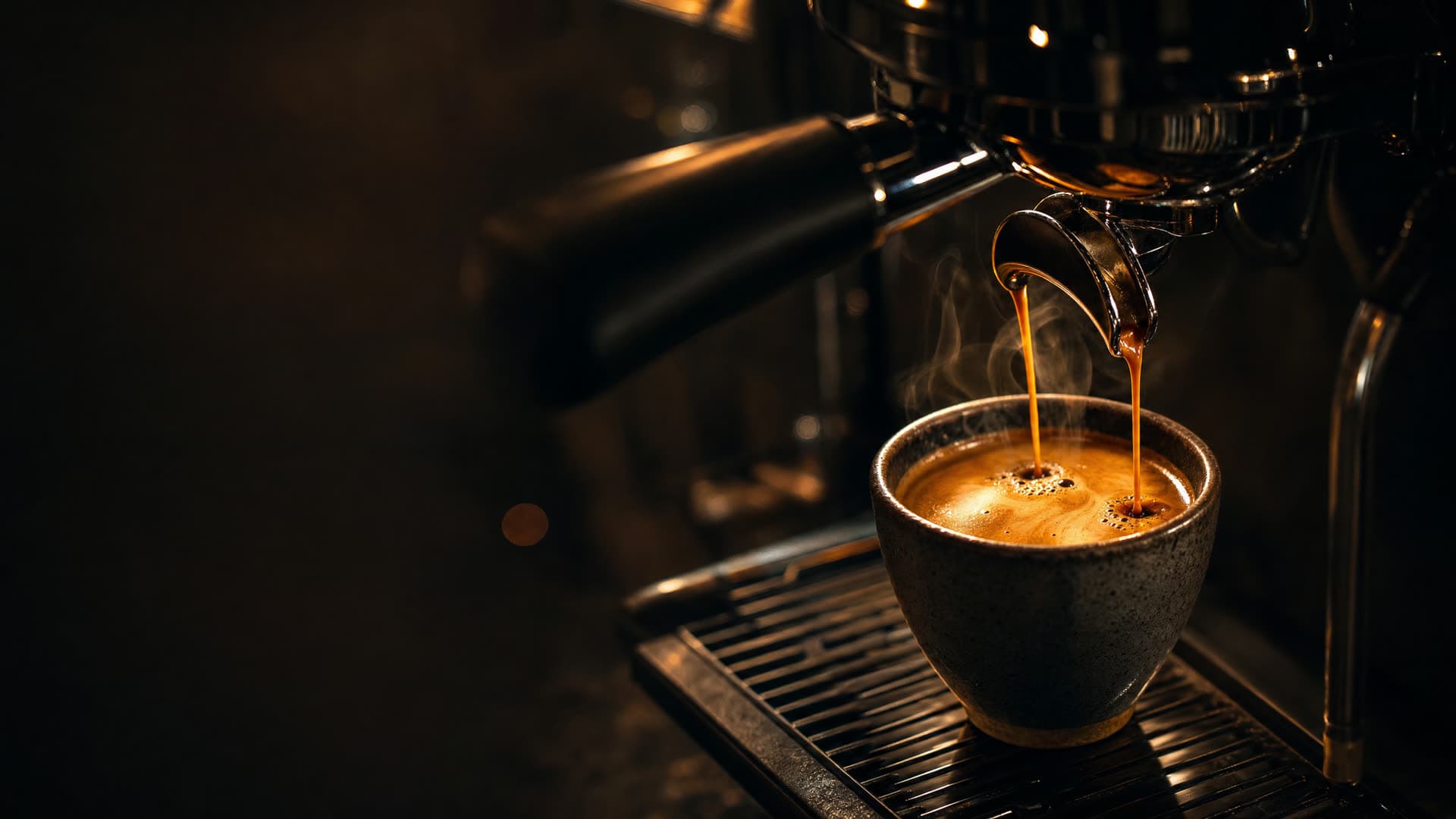 Espresso extras simultan în două cești, pe un espressor profesional